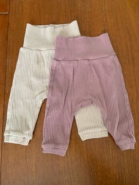 🫐3/$30 H&M Organic Newborn Ribbed Baby Pants in Cream and Mauve